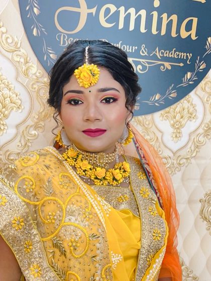 Vibrant Haldi & Mehendi Looks photo 8