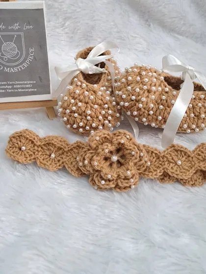 A lovely neutral-toned set in brown, this includes pearl-studded booties and a matching floral headband, perfect for any occasion.