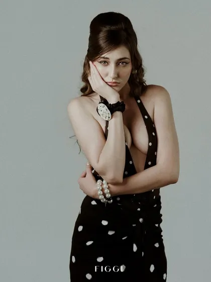 A classic, retro-inspired fashion shot published in Figgi Magazine. The pose, styling, and soft lighting evoke a timeless elegance.