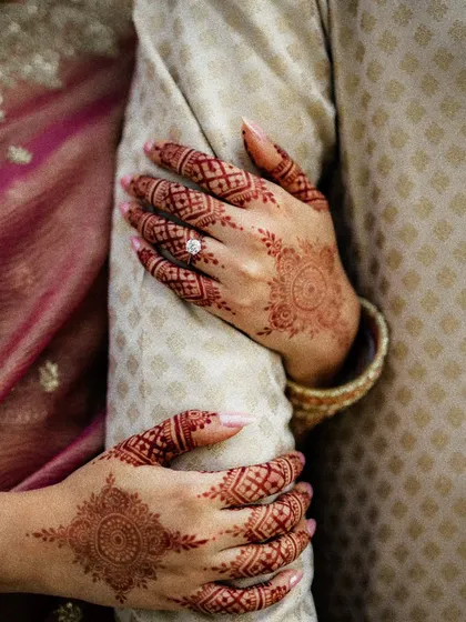 A simple yet elegant design after the henna stain has fully matured. This shows how even minimalist patterns can make a beautiful statement for an engagement or special occasion.