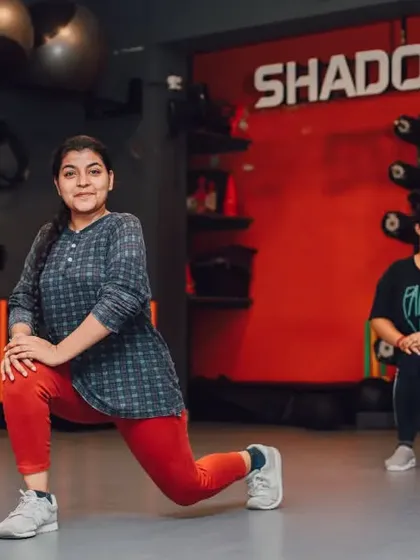 Focus and form during a set of lunges in our group class. We ensure every member learns the correct technique to maximize results and prevent injury.