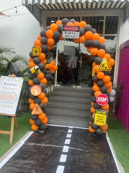 The entrance to our construction-themed party, complete with a balloon arch featuring traffic signs and a custom welcome board.