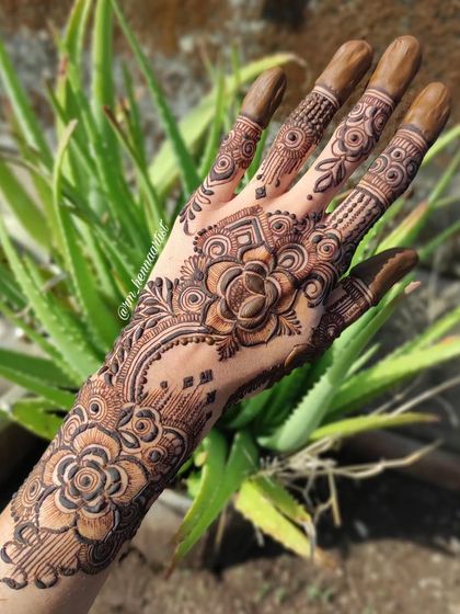 Elegant Floral & Vine Designs photo 4