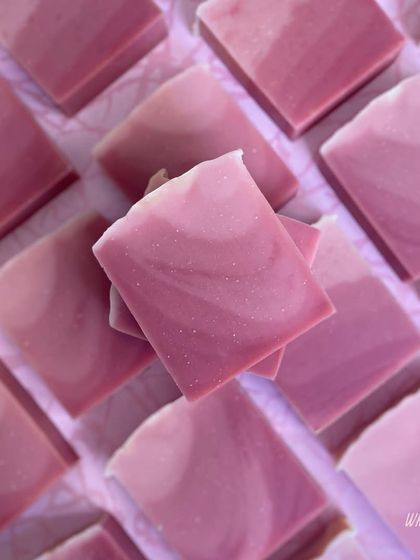 Our Raspberry Punch soap gets its beautiful earthy red hue from natural colorants like Indian madder root and Rose clay. These ingredients are known for their soothing and gentle exfoliating properties.