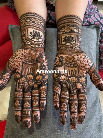 This design features beautiful palace jharokhas on the palms, with peacocks and lotus details.