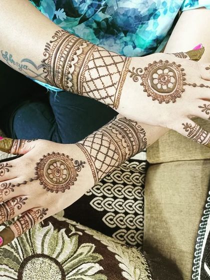 Fouzia Ahmed - Party & Festive Mehendi Classic Hand & Wrist Mehendi photo 6