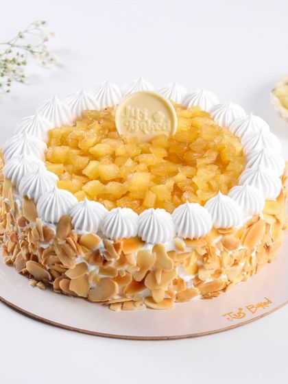 This pineapple almond cake is one of my new flavors. It features a moist sponge, fresh pineapple filling, and is coated with toasted almond flakes for a delightful crunch.