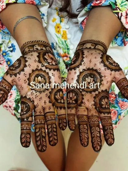 This client requested a specific design with lotus mandalas, and I was happy to create it for her. The dotted details and leafy fingers make this a very pretty choice.