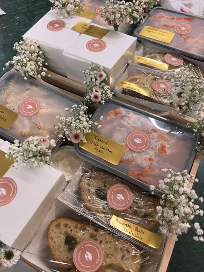Another custom meal box for Mother's Day, featuring our Rigatoni Alla Vodka and Focaccia Pesto Burrata sandwiches. Gifting a delicious meal is a wonderful way to show you care.