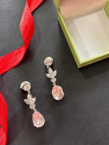 Celebrate the season with timeless elegance. These delicate drop earrings, featuring leaf-motif diamonds and a soft pink stone, are one of my top festive picks for gifting.