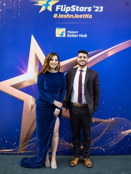 With the talented emcee Manvi at the Flipkart Stars '23 event. Collaborating with other great professionals is one of the best parts of my job.