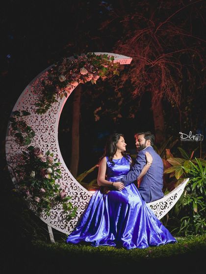 Our crescent moon prop, decorated with flowers, offers a celestial and romantic setting for night-time couple photography.