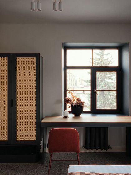 This study area features a wardrobe with cane shutter panels and a 75mm thick study ledge. The combination of black and natural cane creates a minimalist and trendy look.