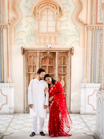 A sweet and simple pose, with the bride resting her head on her partner's shoulder, framed by the stunning archways of Patrika Gate.