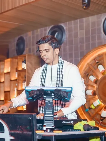 A more elegant setting, showing I can adapt my style for any venue, from high-energy clubs to sophisticated lounges.