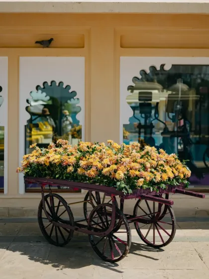 A traditional flower cart, adding a touch of local Udaipur charm to a modern Mehendi celebration.