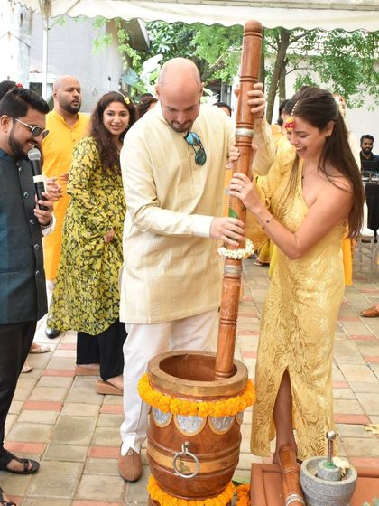 Emcee Pramod - Wedding Emcee & Host Vibrant Haldi & Mehendi Ceremonies photo 15