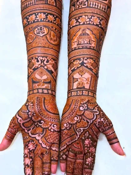 This is a classic bridal design with beautiful symmetry. It features traditional Indian motifs like the doli (palanquin) and shehnai players, evoking the sounds and sights of a wedding.