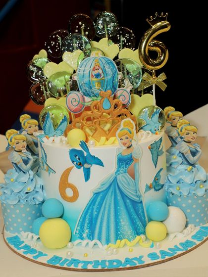 This stunning Cinderella cake features a carriage, glass slippers, and beautiful details, making it the perfect centerpiece for a fairytale birthday.