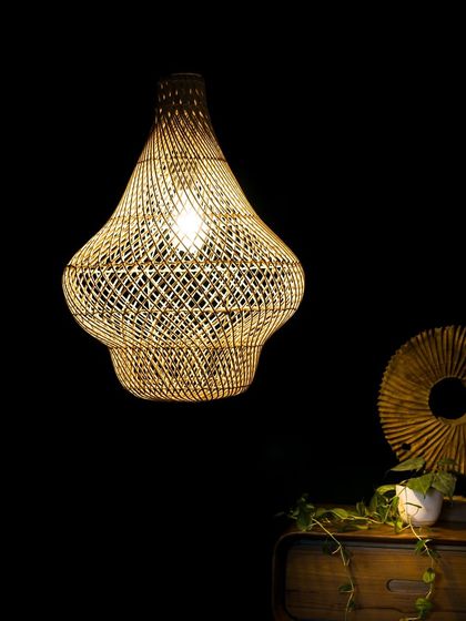 This gourd-shaped pendant, with its voluptuous curves, gives off a warm, contained light. It’s a perfect piece for creating an intimate and grounded atmosphere in a room.