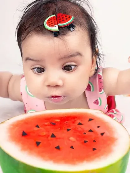The studio is a safe and comfortable space for capturing precious moments with little ones. The clean white backdrop and controlled lighting allow for beautiful, expressive close-ups like this one, ensuring a professional result for family memories.