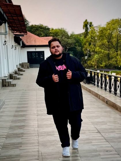 The Artist: Behind the Music photo 5