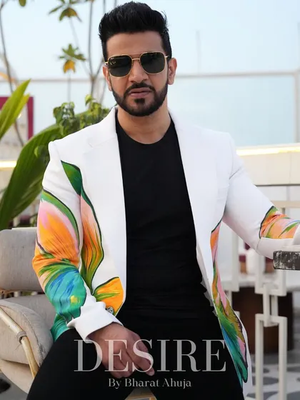 Make an entrance with this crisp white blazer featuring a vibrant, hand-painted butterfly wing design. It’s a piece of wearable art, perfect for summer events where you want to make a lasting impression.