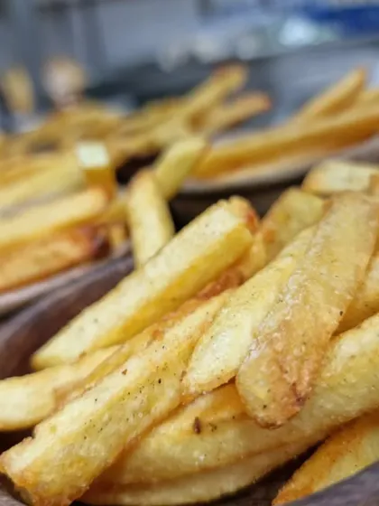 You can never go wrong with a bowl of perfectly crispy french fries. It's a must-have for our little gourmets at any birthday party.