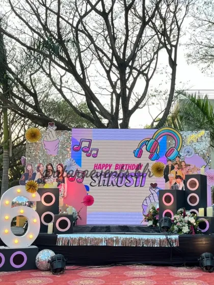 I also cater to older kids and teens with themes like this K-Pop Sweet 16 bash. The setup features a full stage with a dynamic LED screen, professional lighting, and props that create a concert-like vibe for the celebration.