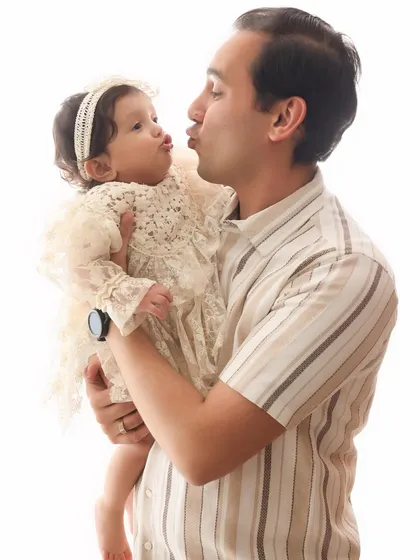 Pucker up! This sweet moment between a father and his baby is absolutely priceless. It’s a simple, clean, and heartfelt portrait that focuses entirely on their adorable interaction.