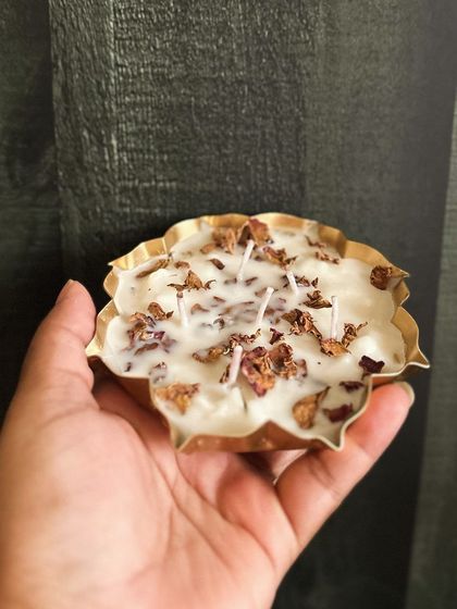 A close-up of a small urli candle, showing the detail of the dried botanicals. These are fully customizable and make for beautiful, eco-friendly festive decor.