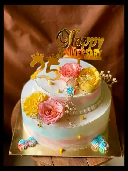 Another angle of the beautiful 25th-anniversary cake, showing the delicate placement of the fresh flowers.