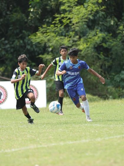 A defender on the attack. Arshad showcases his versatility, driving forward with the ball during an HCL Delhi Future Stars Youth League match.