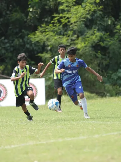 A defender on the attack. Arshad showcases his versatility, driving forward with the ball during an HCL Delhi Future Stars Youth League match.