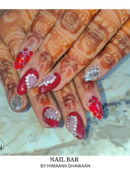 Red is the color of celebration. This bridal set uses a bold red base with heart-shaped rhinestone patterns for a look that is both romantic and glamorous.