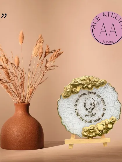 A 5-inch frame featuring a divine image, set in white resin with a gold geode border for a classic look.
