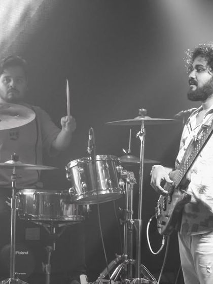 Live Gigs & Crowd Madness photo 21