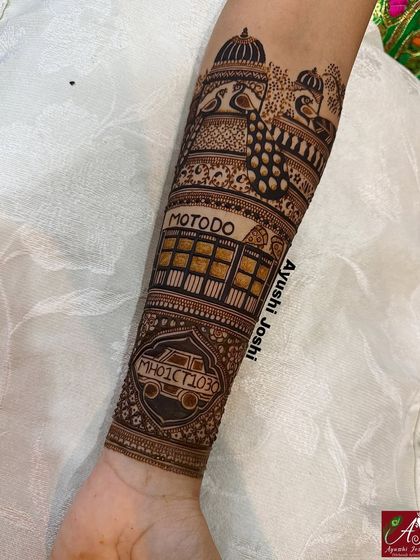 A detailed look at the custom elements in this design, including the pizzeria name 'Motodo' and the license plate of their car for long drives.