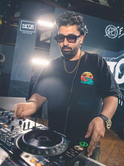 Another angle from my set at FLO, with the custom visuals in the background.