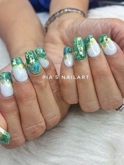 A beautiful green and white marble design with gold foil details. This is a great way to create a luxurious, jade-like effect.