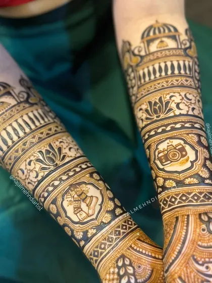 Your passions are part of your story. For this bride, we celebrated her love for Kathak with ghungroo motifs and his love for photography with a camera design. This is how we make your bridal henna truly one of a kind.