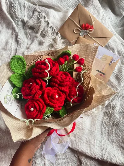 There's something so special about old-school romance. I styled this classic red rose bouquet with a handwritten letter to capture that timeless feeling of love and thoughtfulness.