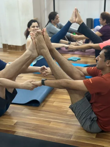 Practice is always better together. Our partner yoga sessions, like this supported Navasana (Boat Pose), are a beautiful way to build trust, strength, and connection within our tribe.