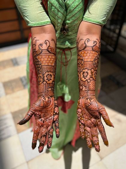 Another angle of the sun-kissed bridal stain, highlighting the intricate peacock and floral patterns.