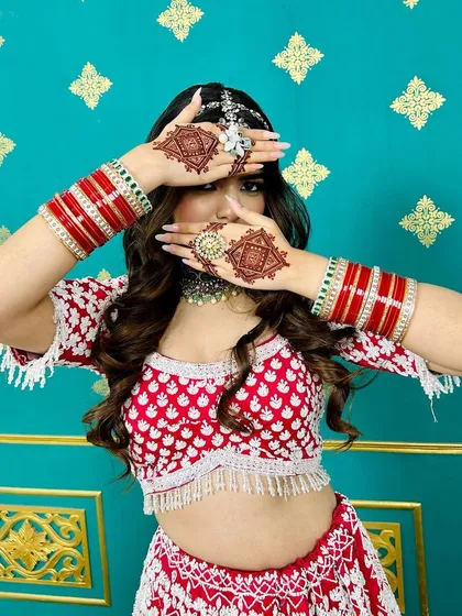 A model showcasing a modern, geometric design for a bridal look. The sharp, clean lines of the diamond-shaped pattern are perfect for a contemporary bride.