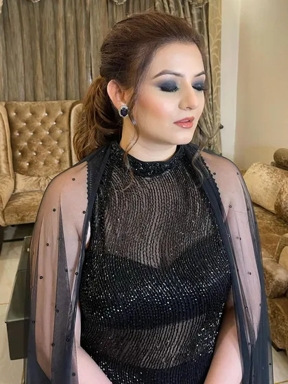 A close-up of the deep black smokey eye, a look that always brings the drama and glamour.