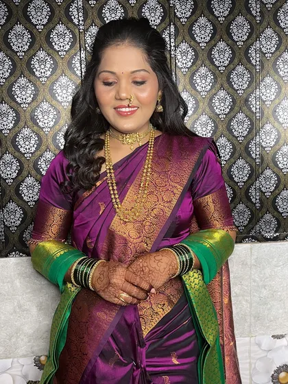 A close-up of the makeup with the second outfit.
