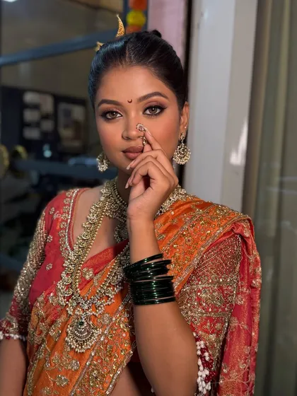 This is a classic Maharashtrian bridal look, complete with the traditional nath and chandrakor bindi. I love working with cultural elements to create an authentic and regal look that honors your heritage.