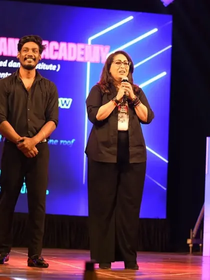 Interacting with Geeta Kapur on stage. Her presence and feedback were invaluable, making the event even more special.