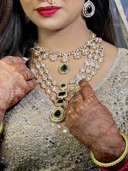A detailed shot of the intricate henna and the stunning layered necklace, key elements of this reception look.
